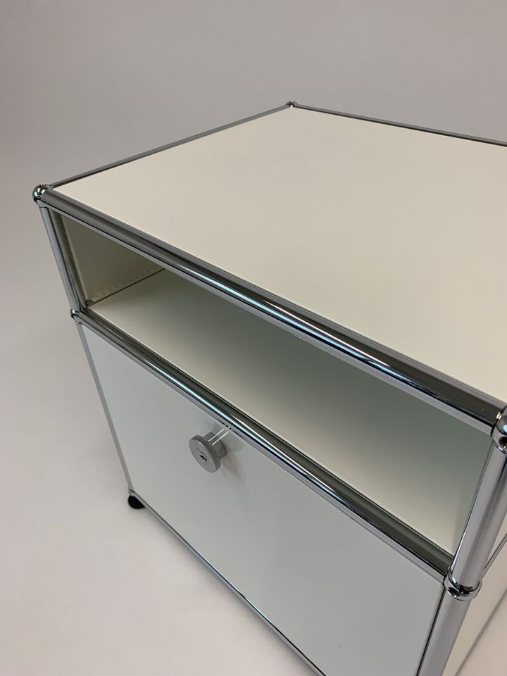 USM Haller Nachttisch Weiß 53x56x42 cm Refurbished in Berlin