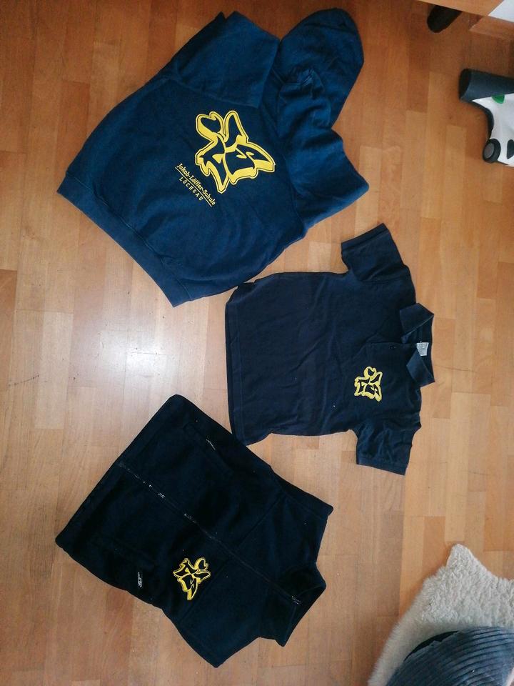 Jakob Löffler Schule 3 teile löchgau Pullover jacke und polo in Löchgau