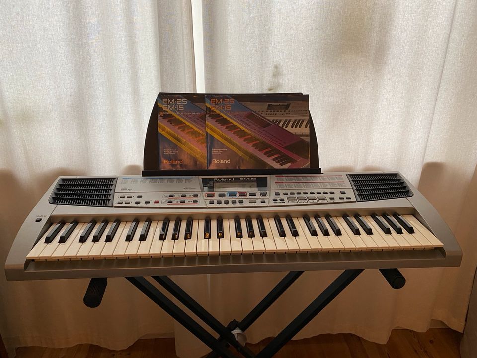 Keyboard Roland EM-15 in Hamburg