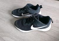 Nike Sneaker Turnschuhe Größe 33 Nordrhein-Westfalen - Unna Vorschau