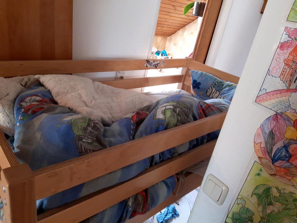 Kinderbett Stockbett 140 x 70 Massiv Buche Holz stabil Kita? in Gießen