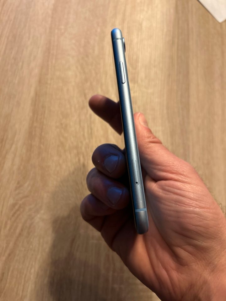 iPhone XR blau 64gb in Krefeld