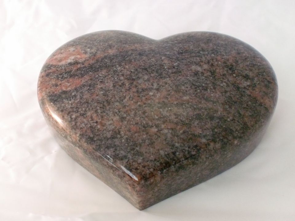 Herzen aus Granit 20x16x5 cm in Bremen