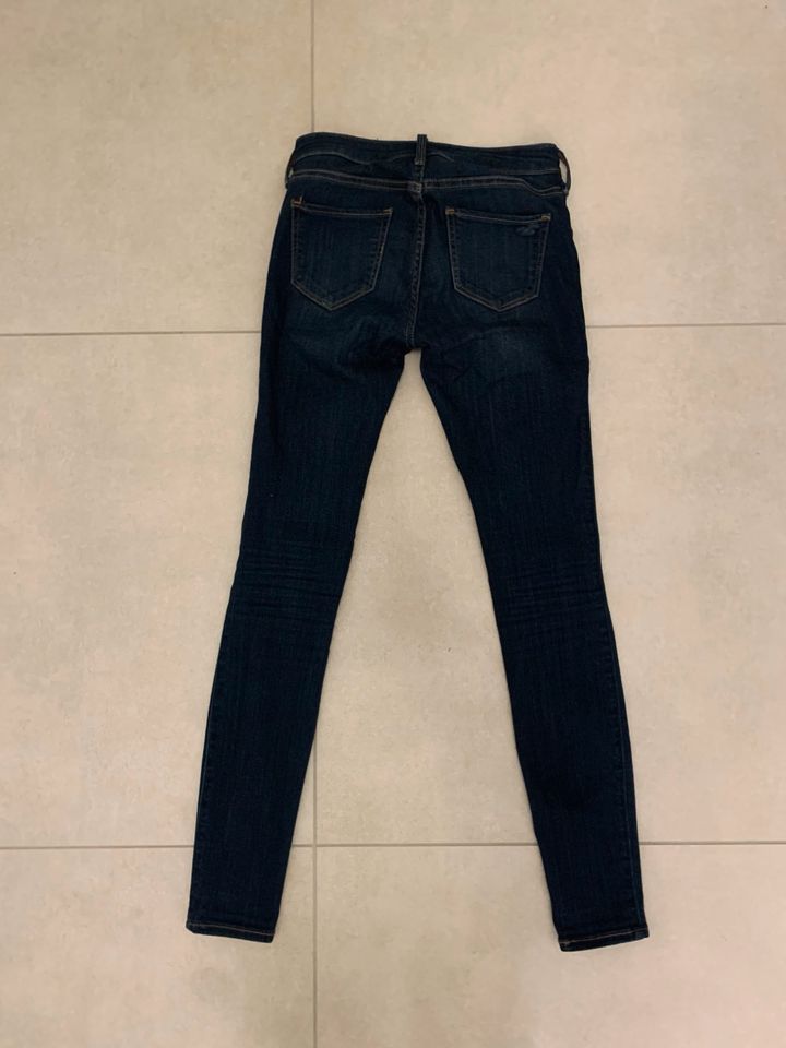 Hollister Jeans W24/L28 in Uetze