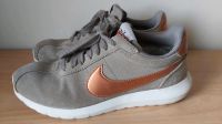 Sneaker NIKE Gr. 39 khaki mit orange / kupferfarben Sachsen-Anhalt - Magdeburg Vorschau