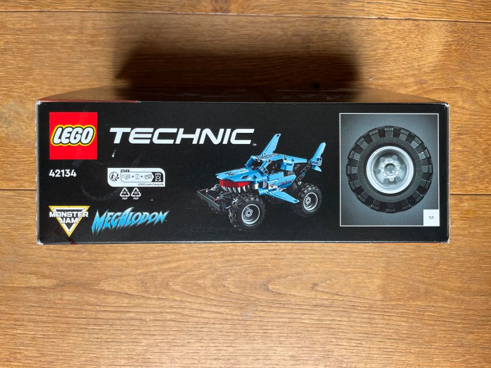 Lego Technic 2 Modelle Monster Jam Megalodon 42134 mit OVP in Dortmund