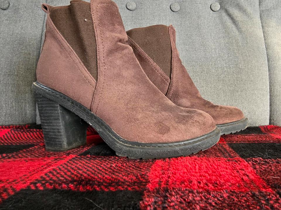 Div. hochhackige getragene Overknee, Stiefel u. Stiefeletten in Bockhorn