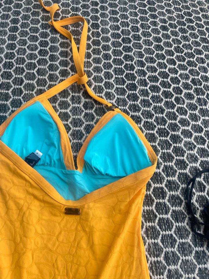 Original Vilebrequin und Emporio Armani Bikinis / Badeanzug Gr. M in Seevetal