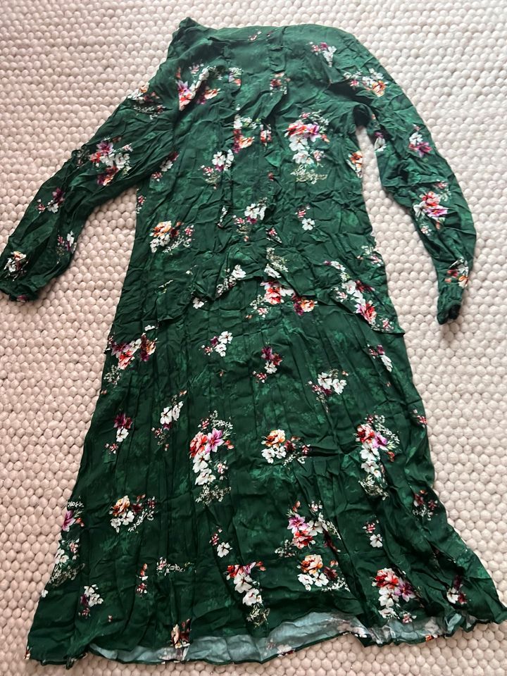 H&M grünes Kleid mit floralem Print, Größe 38, neu! in Hamburg