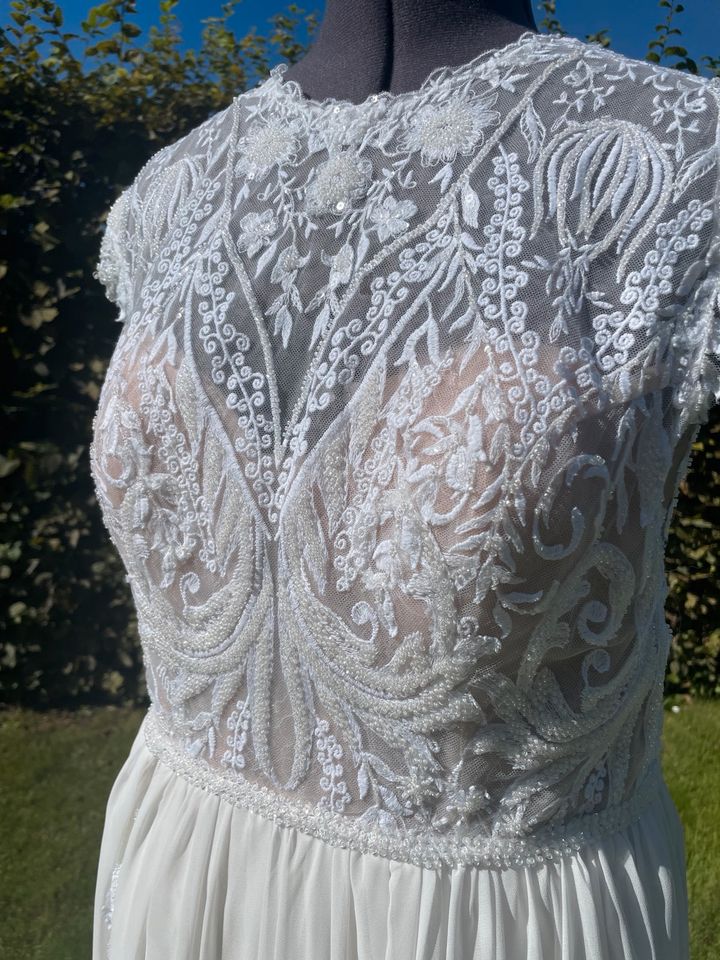 Brautkleid - Cutouts - Beinschlitz - Ivory in Römerberg