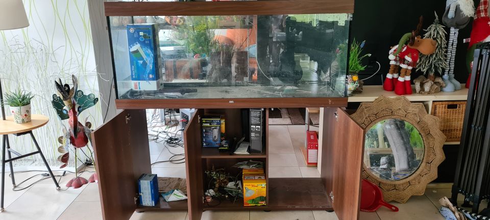 Aquarium Juwel 400 Liter inkl. Filter und Unterschrank in Emtinghausen