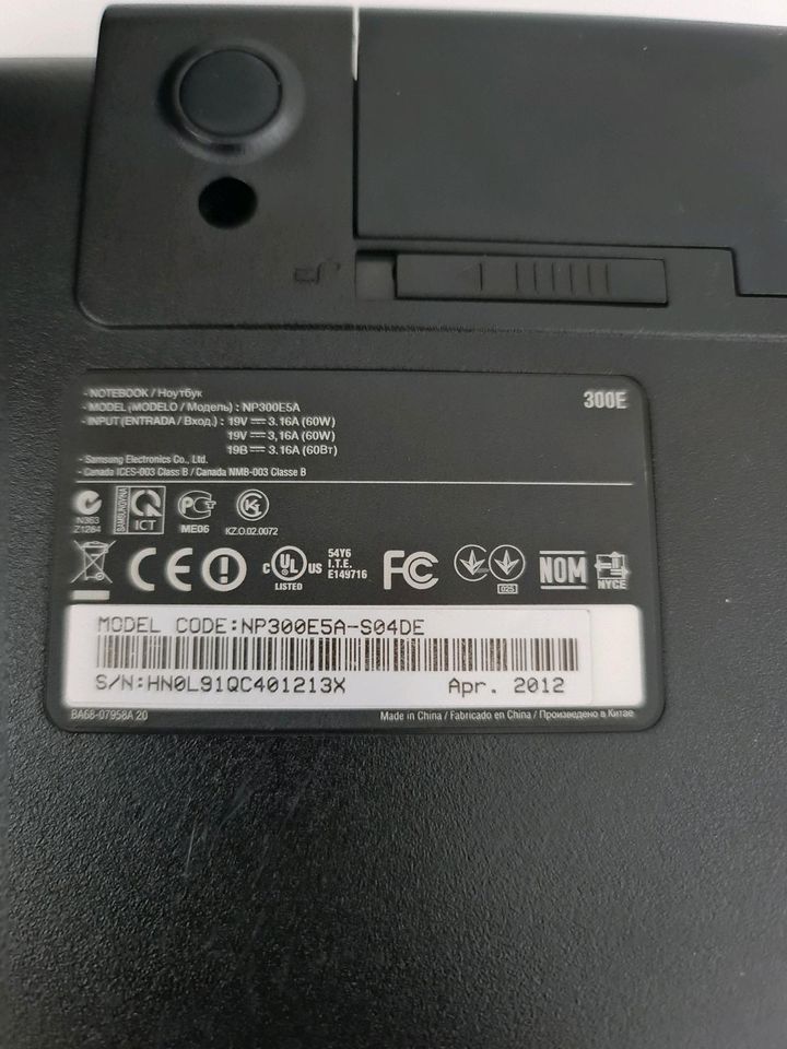 Samsung Laptop Gehäuse inkl. Display gebraucht ohne Zubehör in Mammendorf