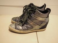 Guess Schuhe/Sneaker hoch, silber Damen Gr. 39 (NP € 165,00) Berlin - Spandau Vorschau