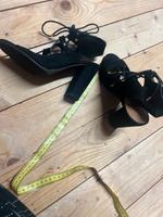 Schwarze Wildleder-Sandalen mit Absatz, Grösse 9 Nordrhein-Westfalen - Neuenkirchen Vorschau