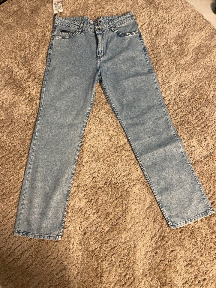 Tommy Hilfiger Baggy Jeans 4127 - Neu/Ungetragen in 34 in Meppen