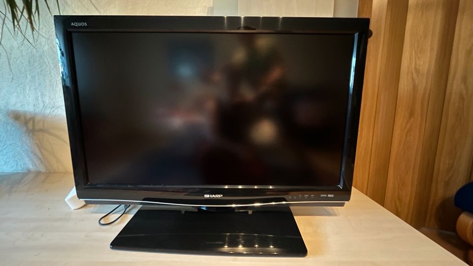 Flachbild-Fernseher Sharp LC-32XL8E 32 Zoll TV HDTV in Stuttgart