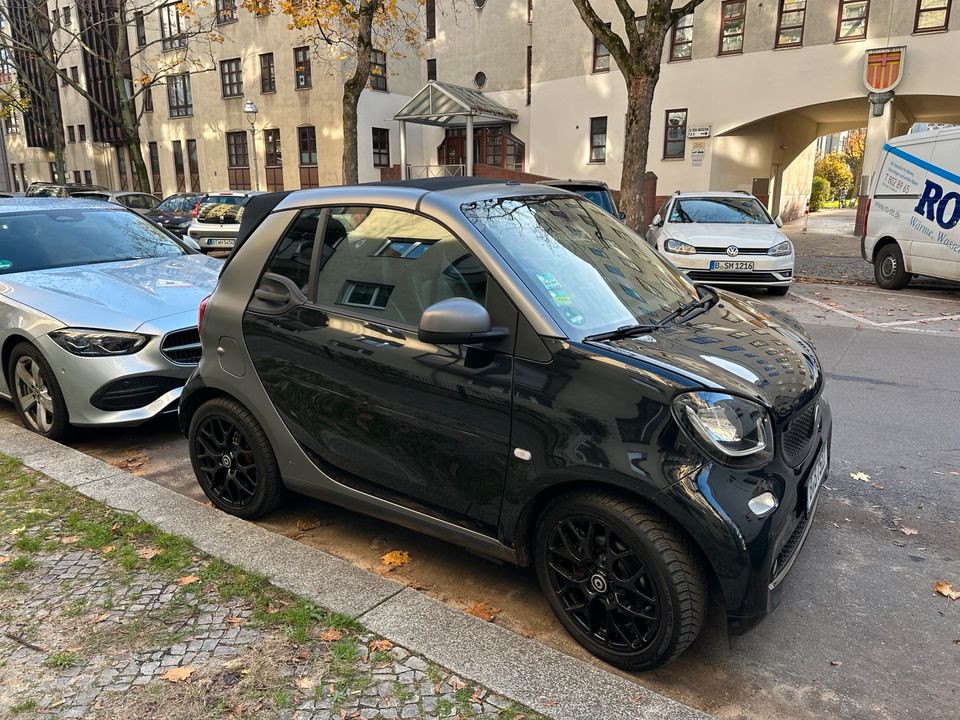 Smart Fortwo *Cabrio* 90 PS Automatik!! Super Zustand!! in Berlin