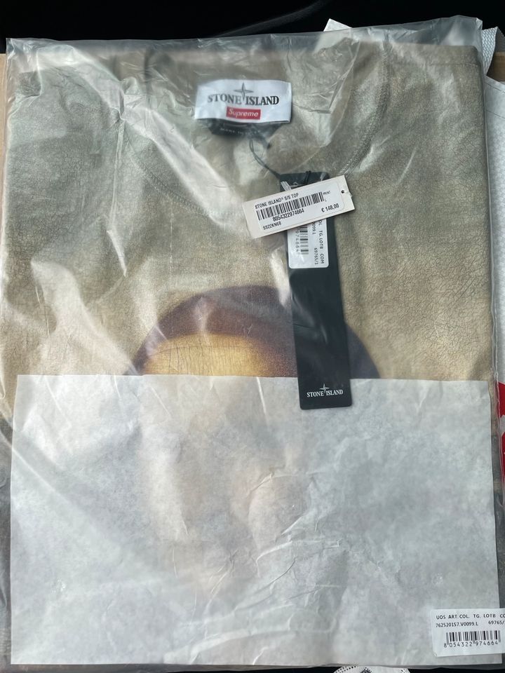 Supreme x Stone Island Mona Lisa T-Shirt in Berlin