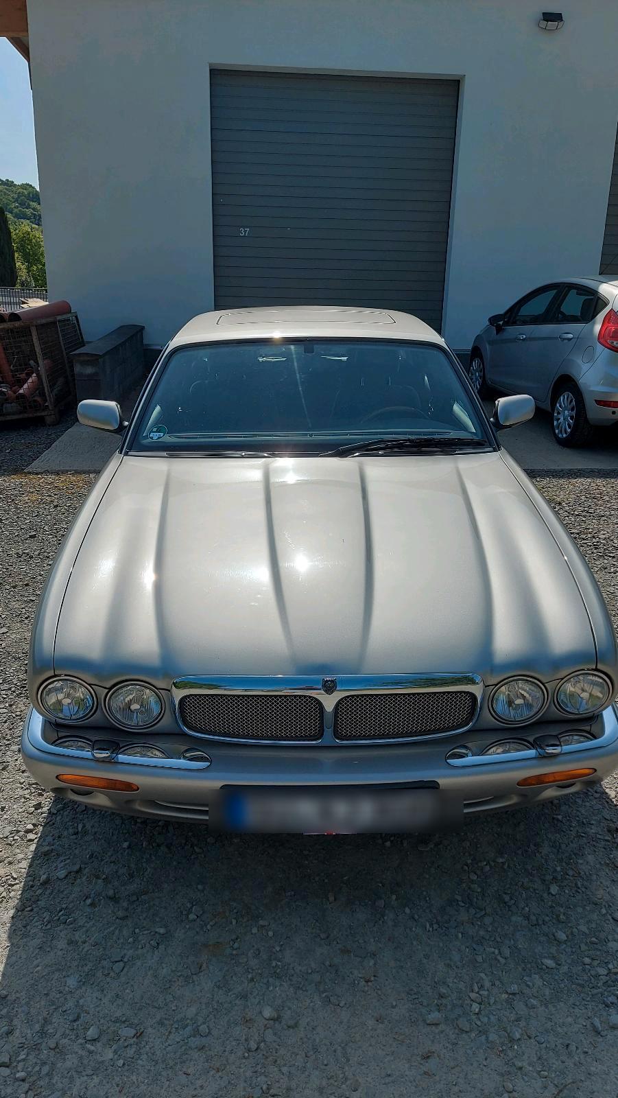 Abbildung des Autos Jaguar XJR X308
