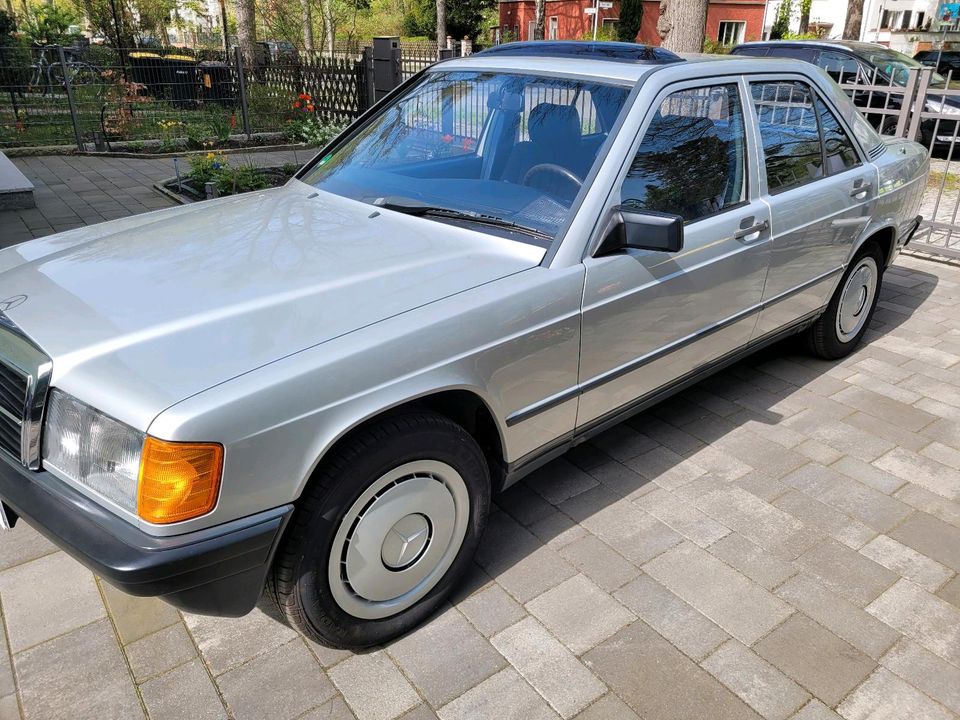 Daimler - Benz  W 201 in Berlin
