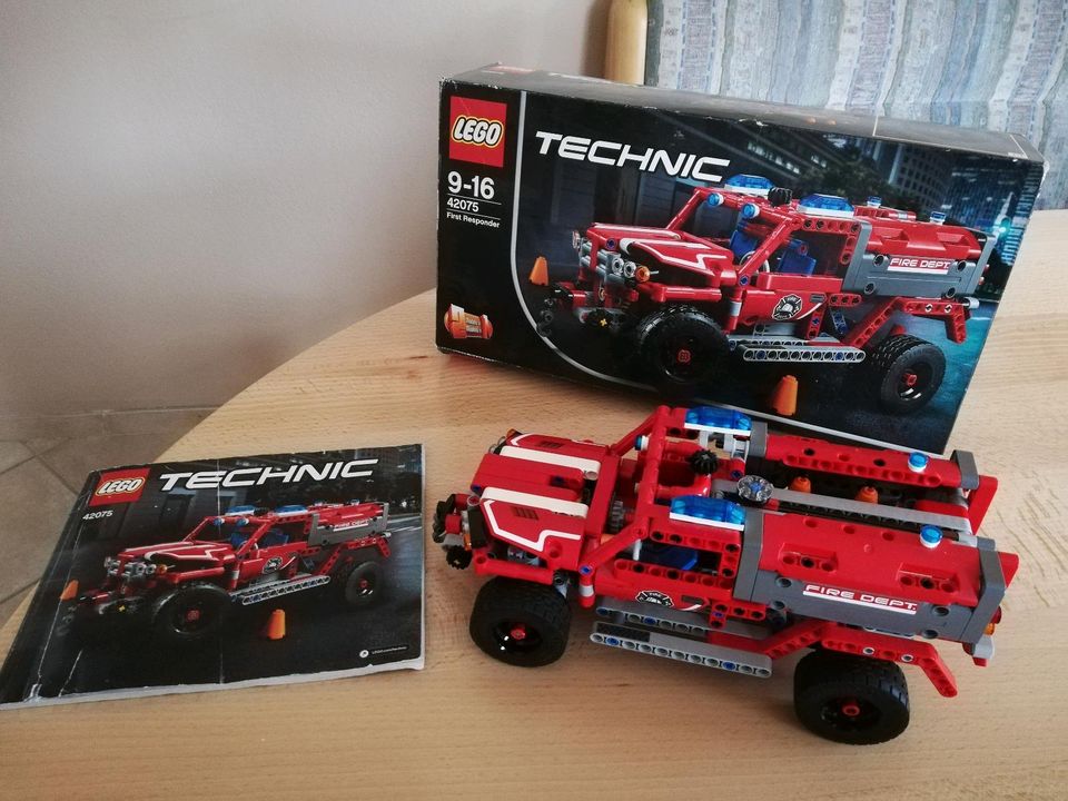 Lego Technic 42075 Fire Responder in Landau a d Isar