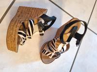 Schuhe, Plateau, Wedges Kork schwarz/weiß Gr.37 hohe Sommerschuhe Niedersachsen - Delmenhorst Vorschau