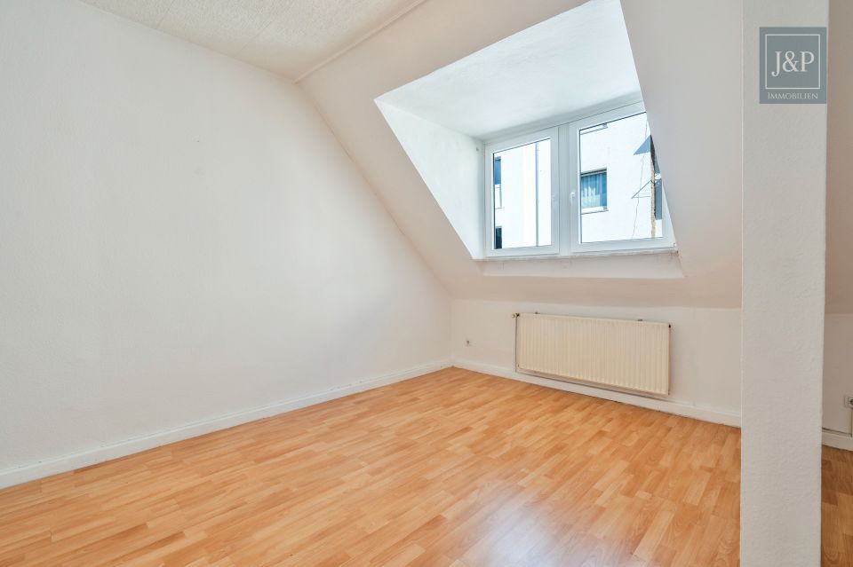 Großzügige 5-Zimmer-Altbauwohnung in zentraler Lage! in Wiesbaden