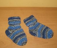 Baby-Socken handgestrickt Fußlänge 11cm blau gestreift dehnbar Parchim - Landkreis - Parchim Vorschau