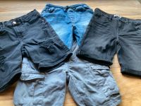 4 kurze Jeanshosen Neuwertig Schwarz grau blau 146 Köln - Nippes Vorschau