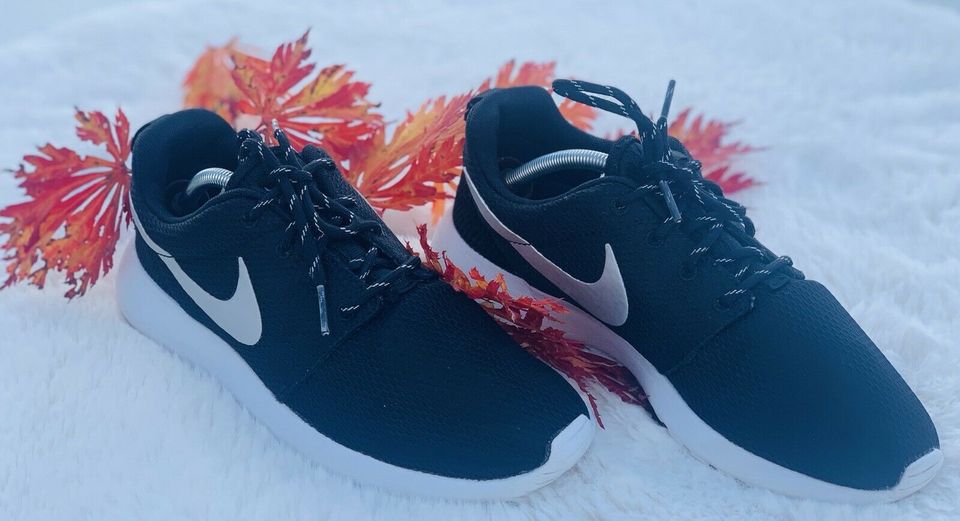 ❤️ Nike Roshe Run 705217 Damen Low-Top Sneaker schwarz weiß 38 in Bayern -  Coburg | eBay Kleinanzeigen ist jetzt Kleinanzeigen