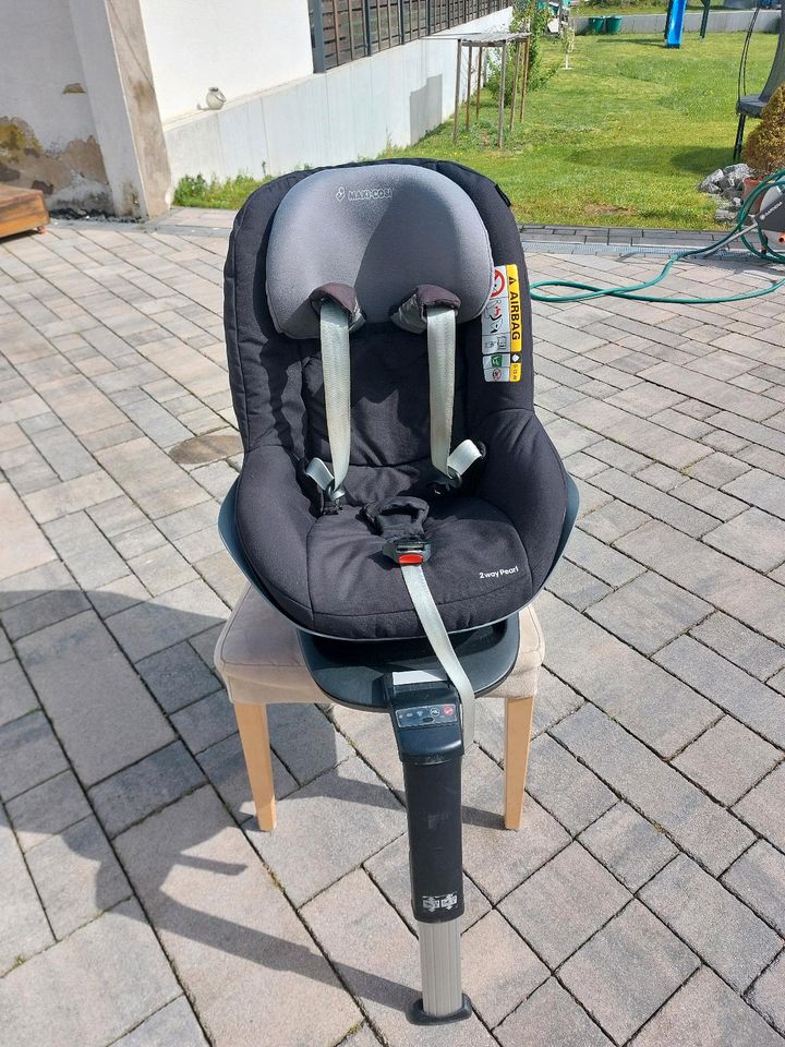 Maxi Cosi 2 way Pearl +Family Fix Station in Andernach