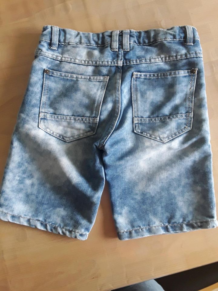 Jeans, kurz, Gr. 140 in Sonnenbühl