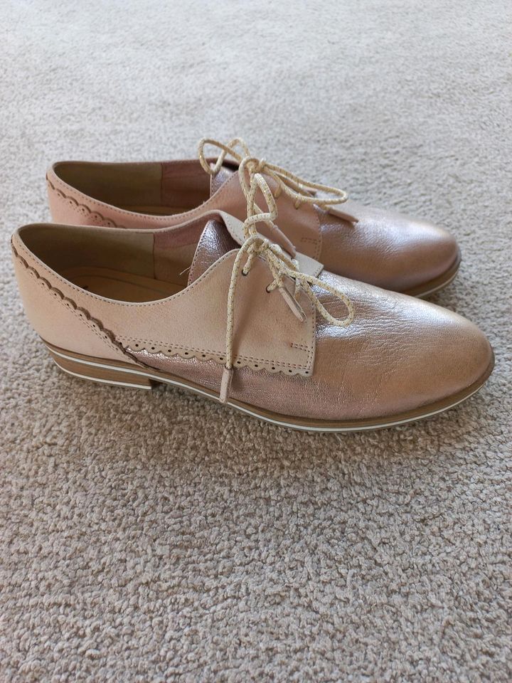 Lederschuhe, Gr. 39, NEU, beige/gold in Ratzeburg