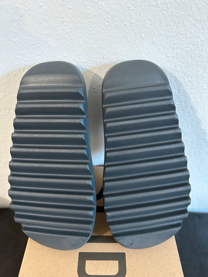 ✅ Adidas Yeezy Slide Slate Grey EU 42 / US 8 ✅ in München