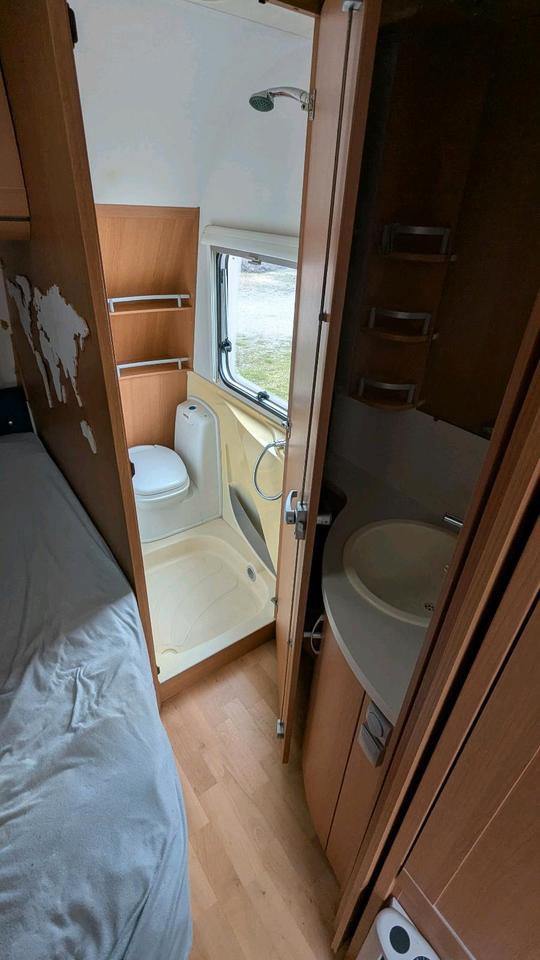 Wohnwagen mit Vorzelt Knaus Azur 500 FU französisches Bett, TV in Würzburg