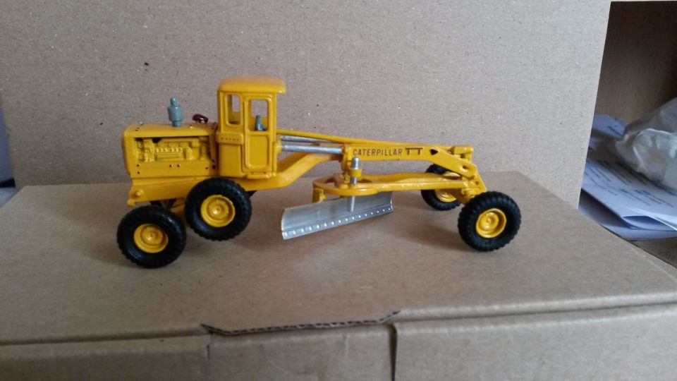 UMEX Caterpillar Motorgrader H0 1:87 in Hamburg