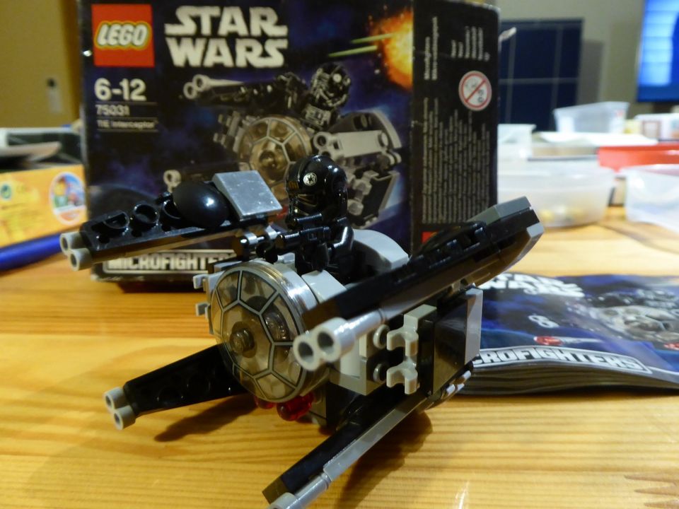 LEGO 75031 Star Wars TIE Interceptor in Buch