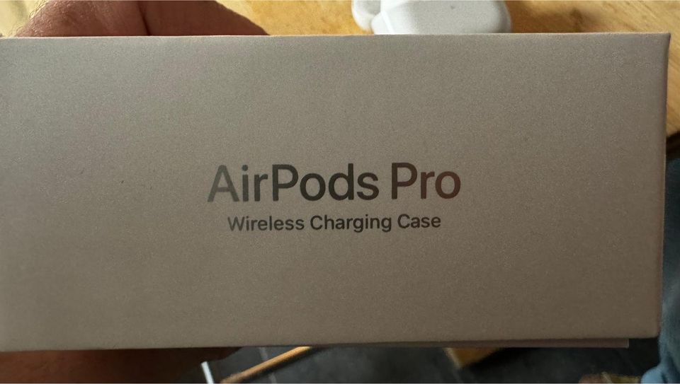 Apple AirPodsPro mit wireless charging case in Nagold