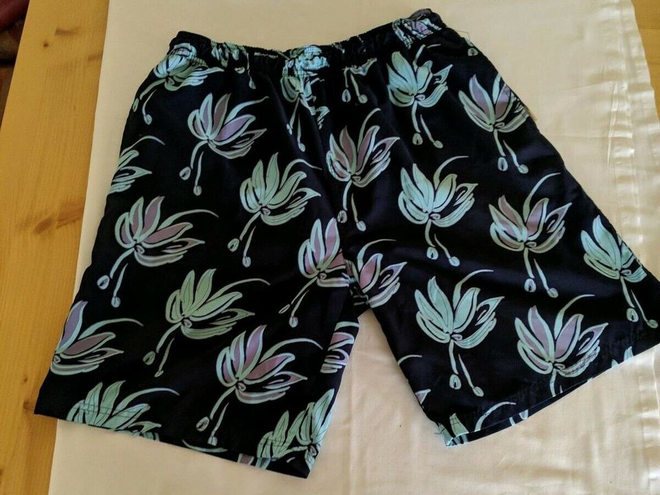 2 Bade-Short/Hosen protest XL,  Bluse Chips L in Dillingen (Donau)