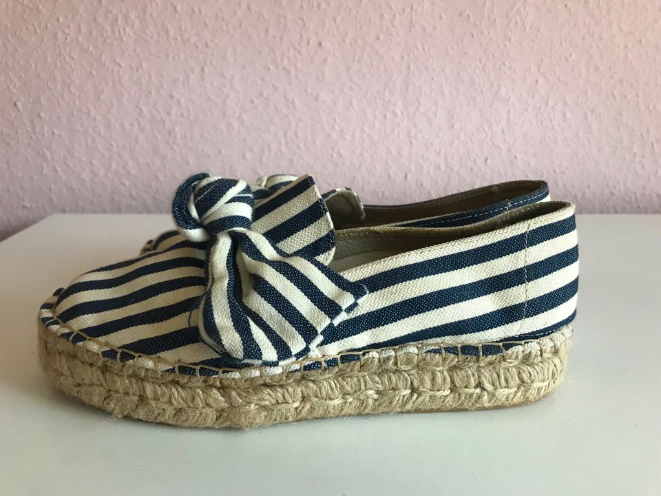 Espadrilles blau weiß Slipper Ballerinas maritim Plateau Schleife in  Niedersachsen - Hildesheim | eBay Kleinanzeigen ist jetzt Kleinanzeigen