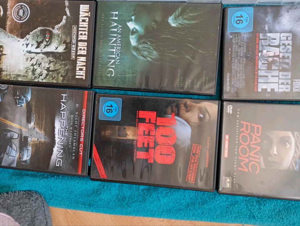 22 DVDs mit verschiedenen Filmen wie Konvult, Die Tür, Panic Room in Bamberg