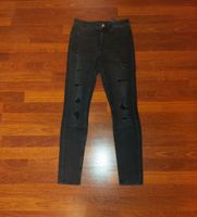 Schwarze Jeans H&M Divided 36 S Risse high waist destroyed Thüringen - Grabfeld Vorschau