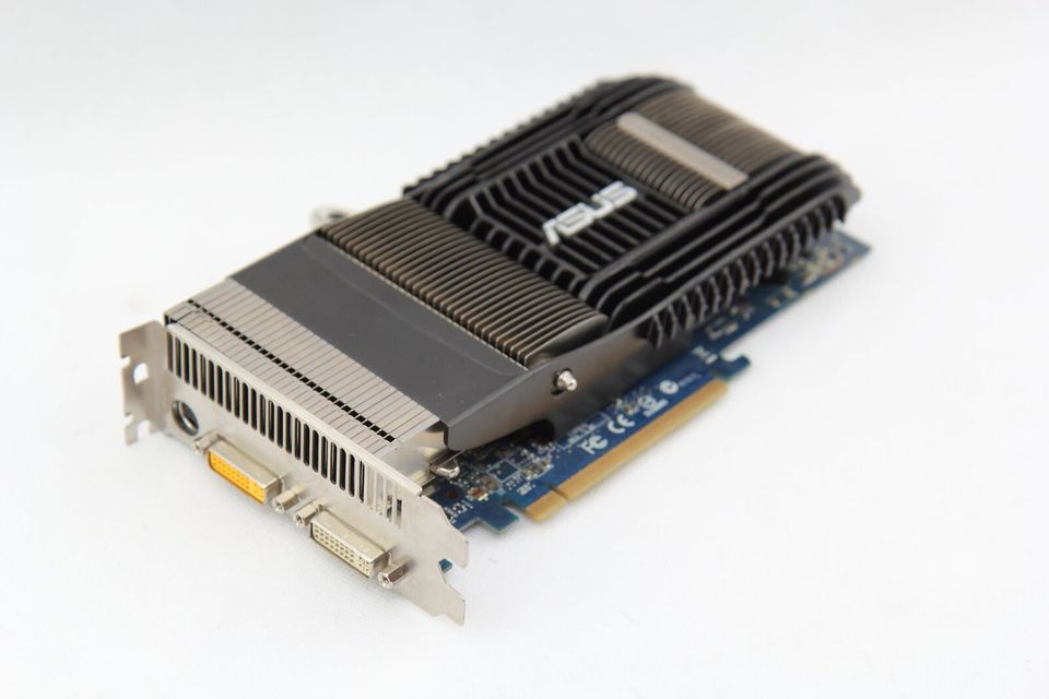 Asus GeForce 9600GT SVideo/DVI 512MB GDDR3 PCI-E passiv in Dresden