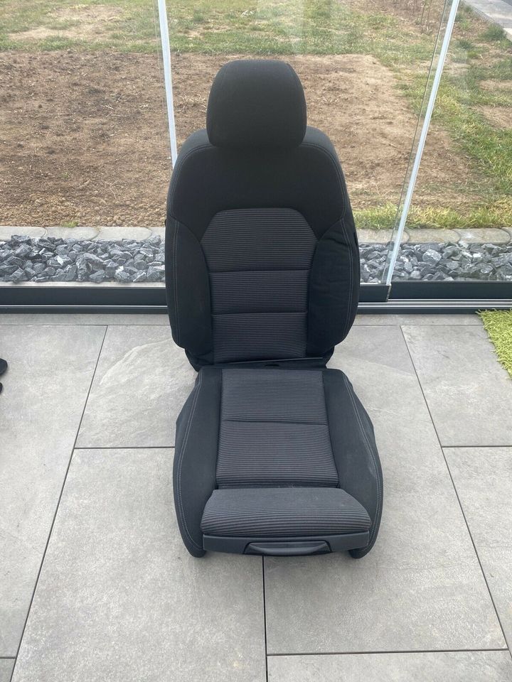 Mercedes B Klasse W246 Sitzbezug Sitz Vorne links in Hessen