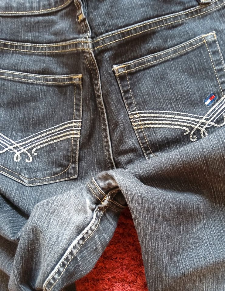 Jeans    HILFIGER   Größe ca. 36/38  (einf. Bundweite ca. 39 cm) in Wachenheim an der Weinstraße