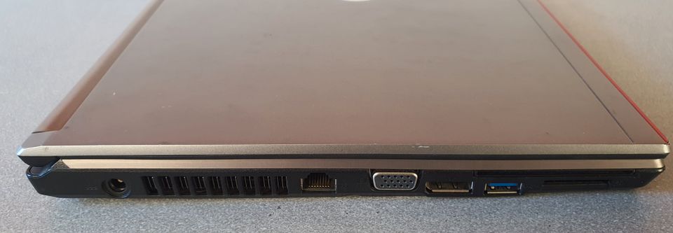 Fujitsu Lifebook E746 vPro ( 500GB Sata, win11) in Hamburg