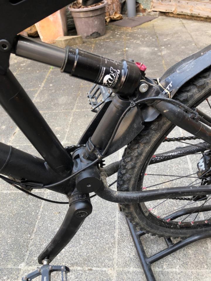 Kinder Fully Mountainbike 26“ Rahmengröße in matt schwarz in Langgöns