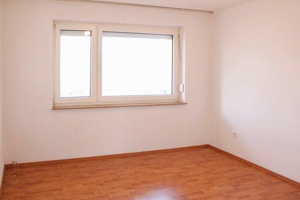Sofort beziehbare 3-Zi-Wohnung mit Stellplatz, Balkon in verkehrsgünstiger Lage in Ostfildern