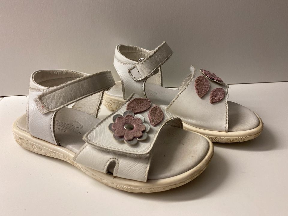 Sandalen Gr.26 weiß mit Blumen in Rellingen