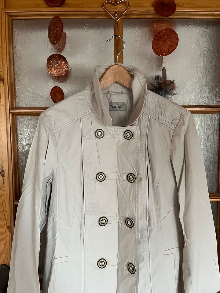 Jacke/Kurzmantel von Yessica Gr.42 in Edermünde